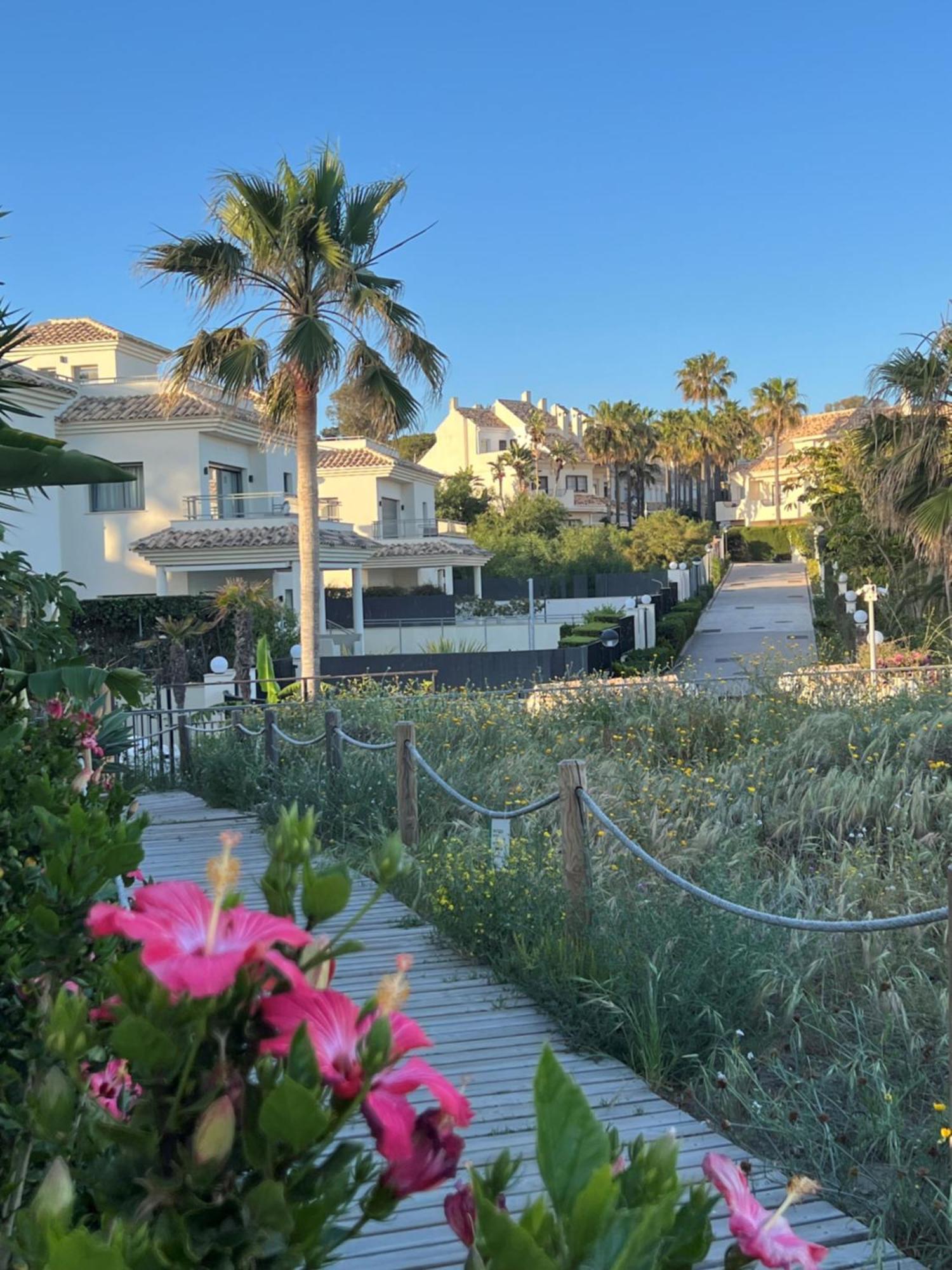 Stylish Townhouse In Beachfront Complex Marbella Kültér fotó