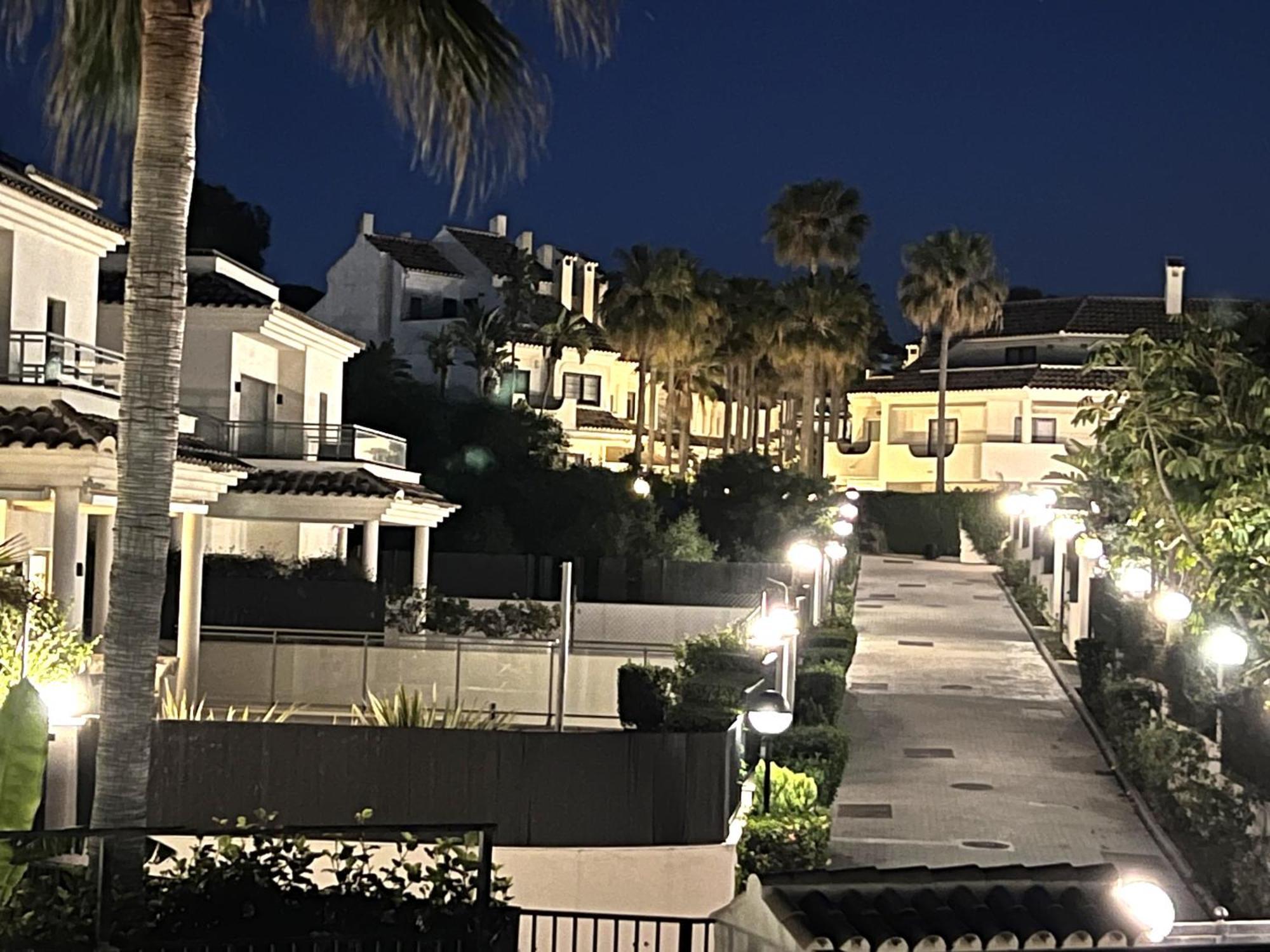 Stylish Townhouse In Beachfront Complex Marbella Kültér fotó